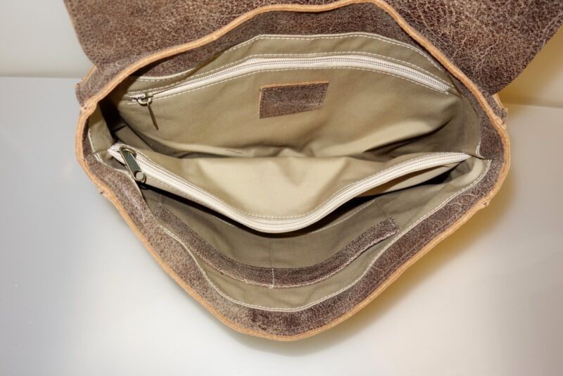 בטנה תיק צד מעור בצבע חום