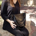 תיק צד מעור נאפה בצבע שחור