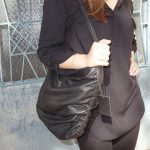 תיק צד מעור בצבע שחור