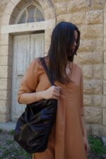 תיק צד מעור נאפה בצבע חציל