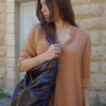 תיק צד מעור נאפה בצבע חציל