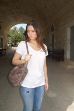 תיק צד מעור בצבע אפור משופשף