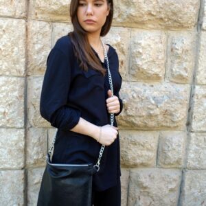 תיק צד קטן מעור עם רצועת שרשרת