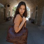 תיק כתף גדול מעור לנשים