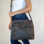 תיק עור מסנג'ר יוניסקס עם שני ראשי רוכסן - בצבע אפור