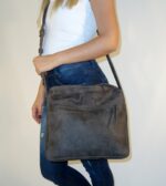 תיק עור מסנג'ר יוניסקס עם שני ראשי רוכסן - בצבע אפור