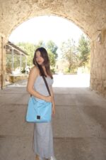 תיק מבד מחורר עם רצועת עור