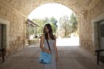 תיק מבד מחורר עם רצועת עור