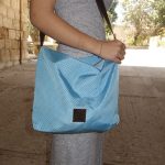 תיק מבד מחורר עם רצועת עור