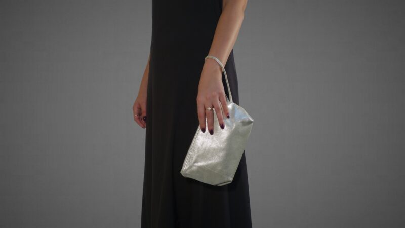 תיק קלאץ' מעור בצבע כסף