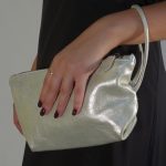 תיק ערב קלאץ' מעור בצבע כסף