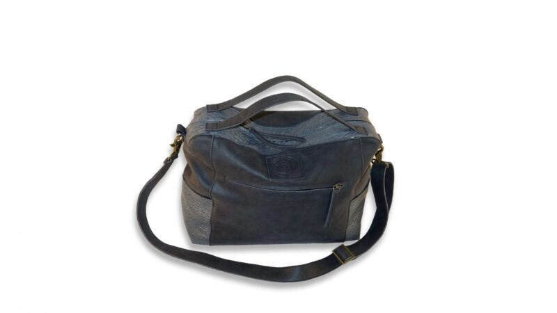 תיק מסנג'ר מעור בגוון שחור-אפור