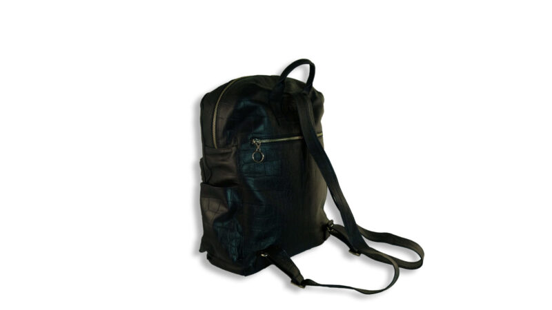 תיק גב גדול "תרמיל" מעור בצבע שחור - בטקסטורת קרוקו