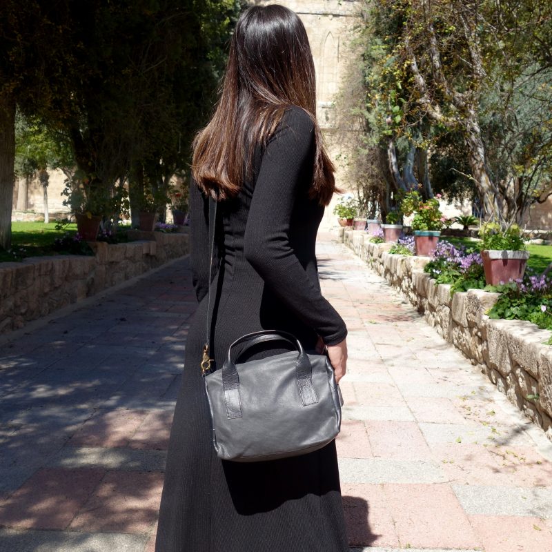 תיק עור קטן – "הנד בג" שחור מט