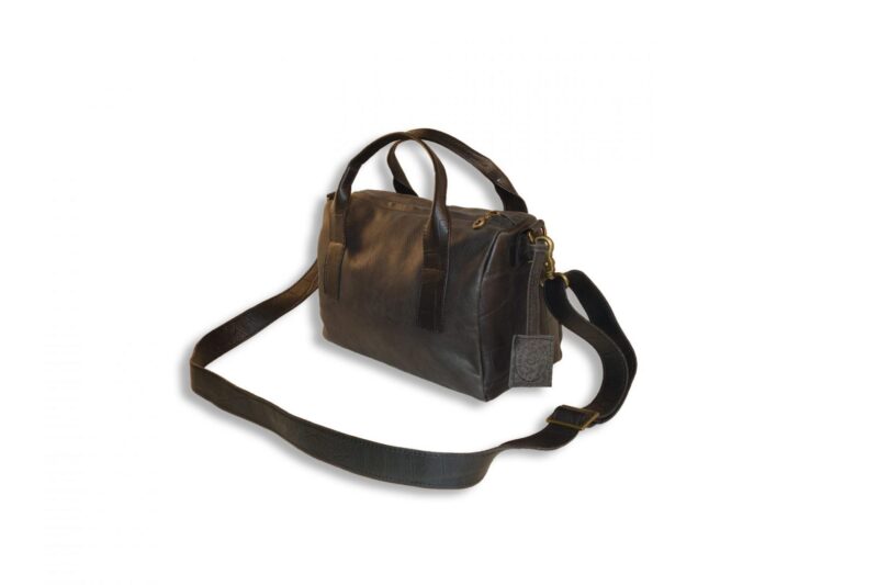 תיק עור קטן "הנד בג" שחור מט תיק עור קטן "הנד בג" שחור מט