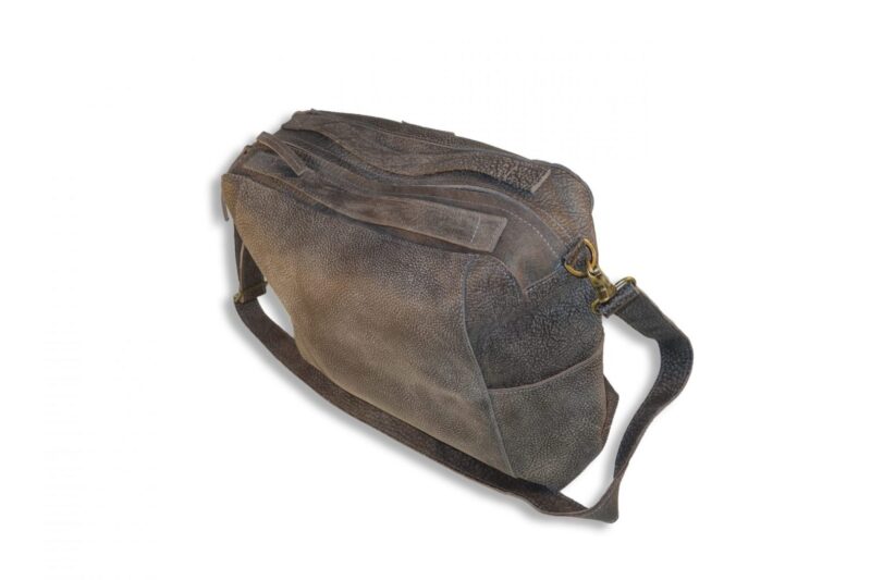 תיק מסנג'ר מעור בצבע אפור