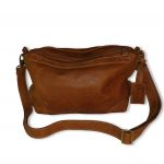 תיק צד קטן מעור מעוצב כמזוודה וינטג' - בצבע חום חמרה