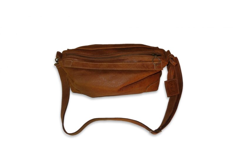 תיק צד קטן מעור מעוצב כמזוודה וינטג' - בצבע חום חמרה