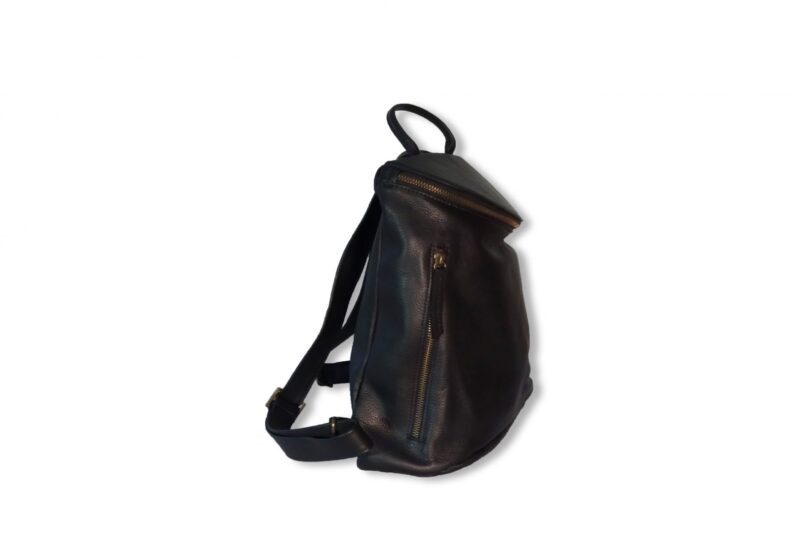 תיק גב מעור עם רוכסן מעוגל ,עור נאפה בצבע שחור בברק מט