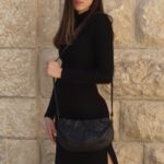 תיק צד מעור עם קפלים לערב – בצבע שחור בברק לורקס