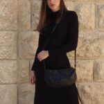 תיק צד מעור עם קפלים לערב – בצבע שחור בברק לורקס