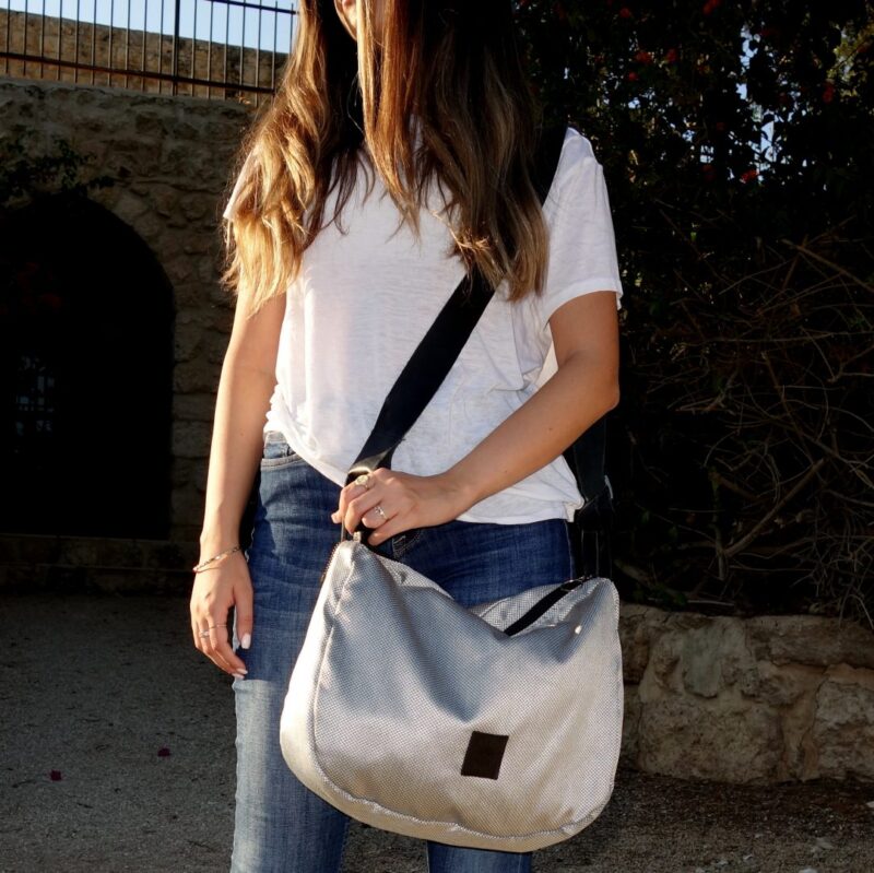 DSC02244 תיק מסנג'ר מבד אפור כסוף עם רצועת עור – תמונה 5