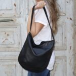 תיק עור שחור קטן