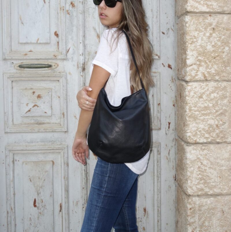 תיק עור שחור קטן