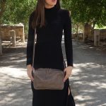 תיק צד קטן מעור בצבע אפור