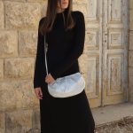 תיק צד מעור עם קפלים לערב – כסוף בברק מט