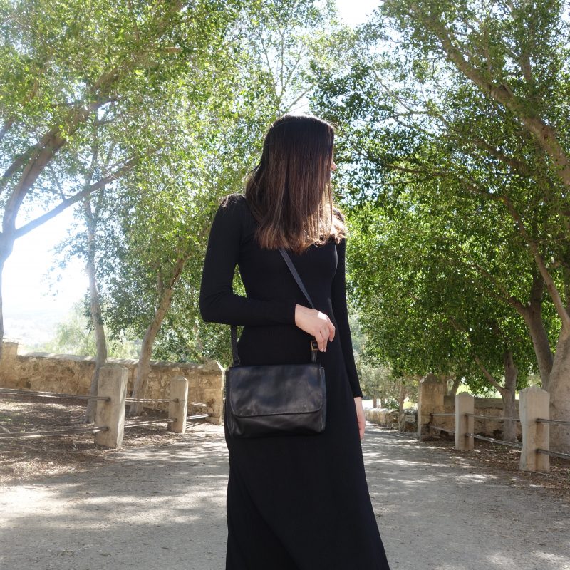 תיק צד לערב עם קלפה – מעור נאפה בצבע שחור