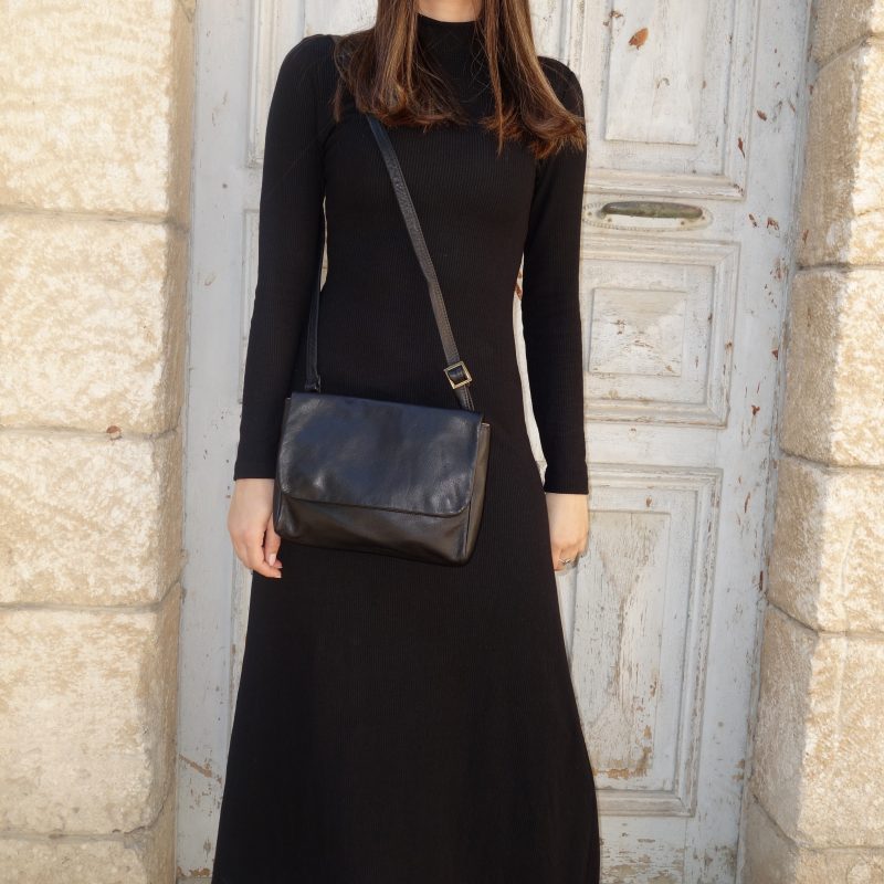 תיק צד לערב עם קלפה – מעור נאפה בצבע שחור