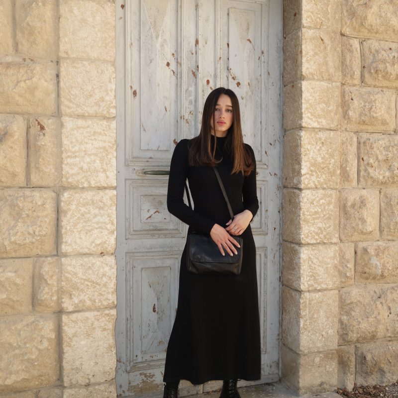 תיק צד לערב עם קלפה – מעור נאפה בצבע שחור