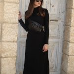 פאוץ' מעור מטקסטורת נחש בצבע שחור עם רוכסני מתכת