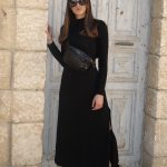 פאוץ' מעור מטקסטורת נחש בצבע שחור עם רוכסני מתכת