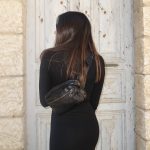 פאוץ' מעור מטקסטורת נחש בצבע שחור עם רוכסני מתכת