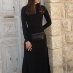 פאוץ' מעור מטקסטורת נחש בצבע שחור עם רוכסני מתכת