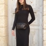 ⁦פאוץ' מעור בטקסטורת נחש בצבע שחור עם רוכסני מתכת⁩ – תמונה ⁦11⁩