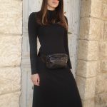 ⁦פאוץ' מעור בטקסטורת נחש בצבע שחור עם רוכסני מתכת⁩ – תמונה ⁦17⁩