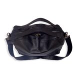 תיק מסנג'ר מעור בצבע שחור עם כיסים חיצוניים