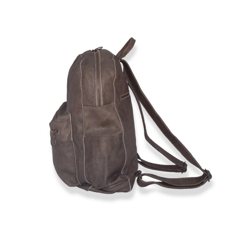 תיק גב גדול "תרמיל" מעור בצבע אפור תיק גב גדול "תרמיל" מעור בצבע אפור